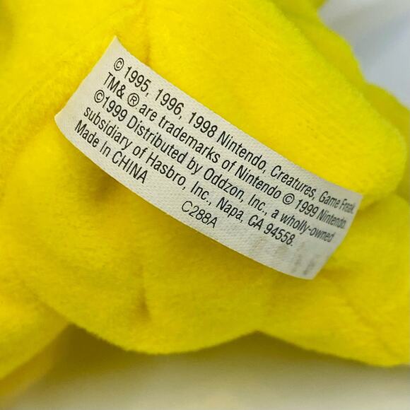 Vintage Pokemon Pikachu Plush Treat Keeper with Tag! Wonka Tart Tinies Hasbro - Picture 10 of 11